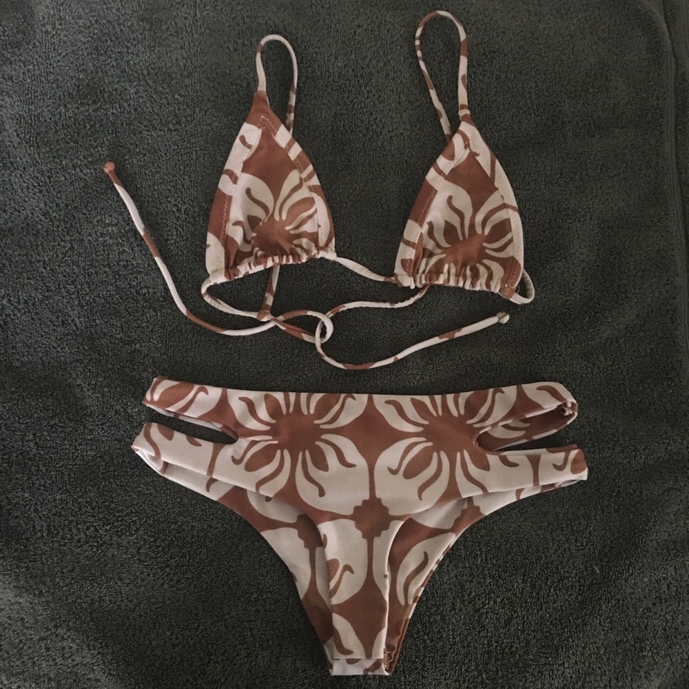 Stone fox swim indo tile set